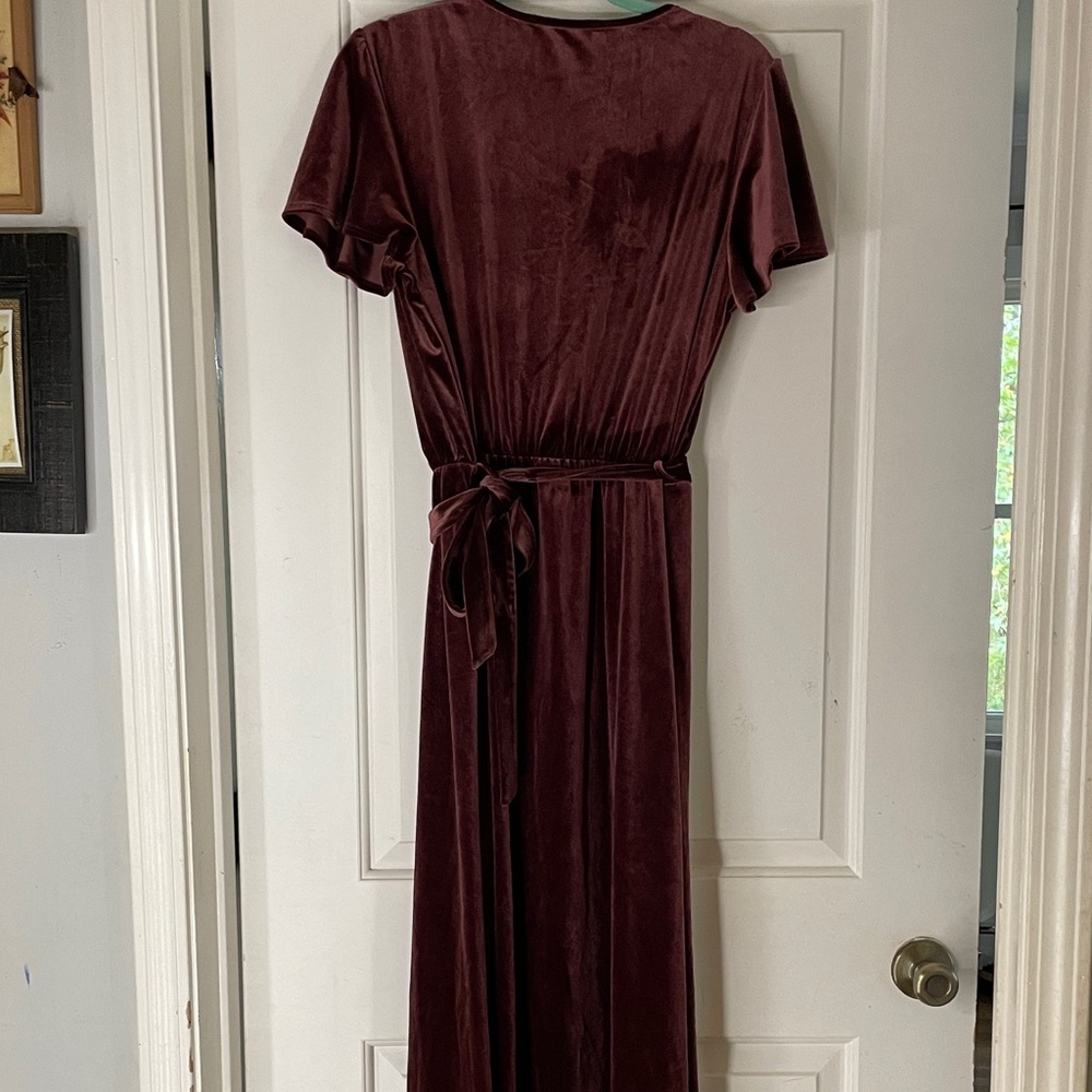 FLASH SALE! Luxurious Maxi Dress in Rich Burgundy - Picture 4 of 4